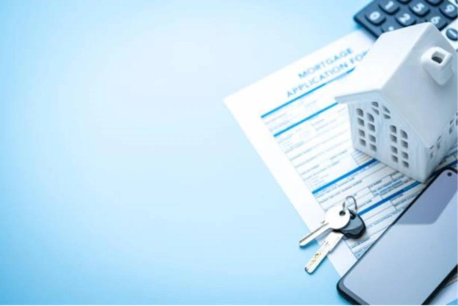 Mortgage application form with house model and keys representing the choice between bank and broker
